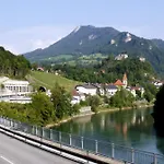 克劳特霍夫梅司隶格尔酒店 * Losenstein